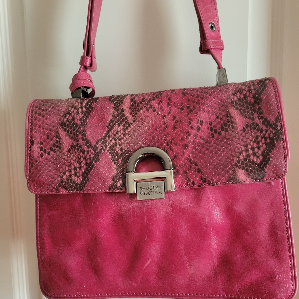 Badgley Mischka fuschia pink purse w skin 👛